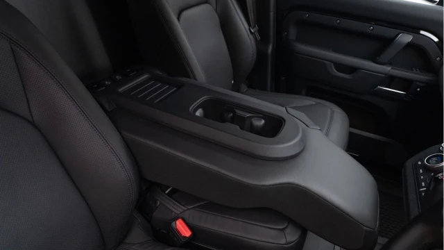 Land Rover Defender (74 Reg) 110 3.0 D350 X-Dynamic HSE Hard Top Commercial (3 Seat) (+VAT) Image 4