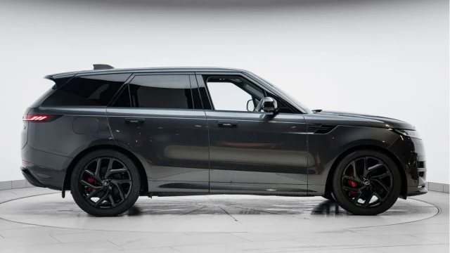 Land Rover Range Rover Sport (23 Reg) 3.0 D300 Dynamic SE (Black Pack) Image 5