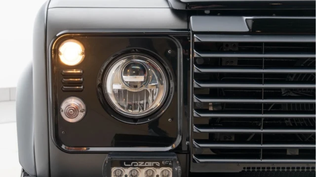 Land Rover Defender 90 (16 Reg) 90 2.2TD Autobiography (Bowler) Image 8