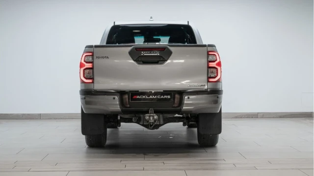 Toyota Hi-Lux (72 Reg) 2.8 D-4D Invincible X 4WD (+VAT) Image 7
