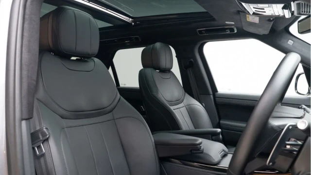 Land Rover Range Rover Sport (23 Reg) 3.0 D300 Autobiography (Black Pack) Image 3
