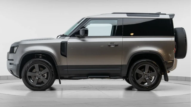 Land Rover Defender (25 Reg) 90 3.0 D250 S Hard Top Commercial (3 Seat) (+VAT) Image 4