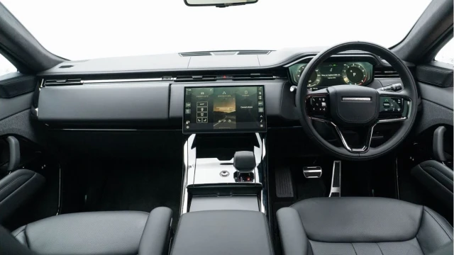 Land Rover Range Rover Sport (75 Reg) 4.4 V8 P530 Autobiography (Black Pack) Image 2