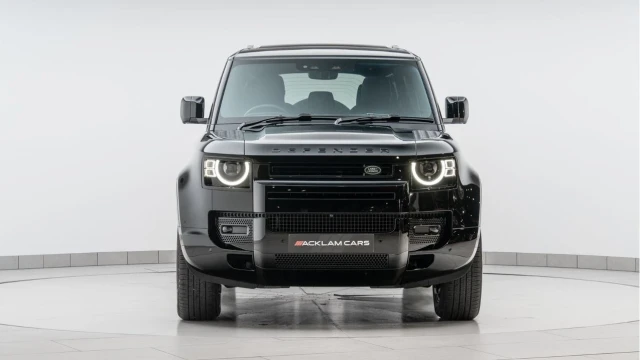Land Rover Defender (25 Reg) 110 3.0 D250 X-Dynamic SE (Black Pack) Image 7