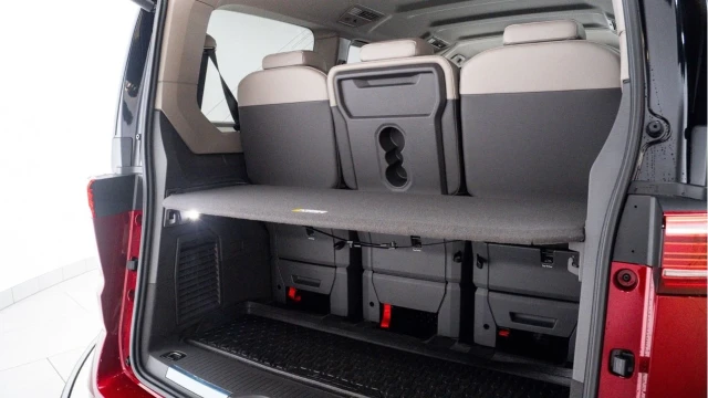 Volkswagen Multivan (25 Reg) 2.0TDI Style DSG (7 Seat) Image 8