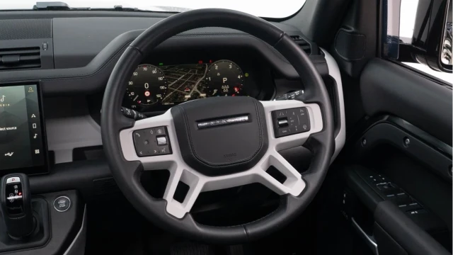 Land Rover Defender (25 Reg) 110 3.0 D350 X-Dynamic HSE (7 Seat) Image 7
