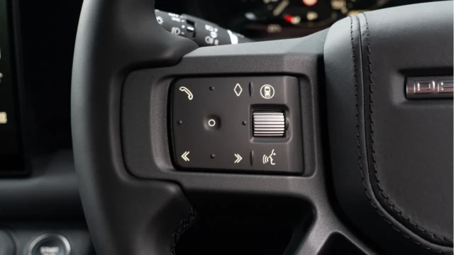 Land Rover Defender (25 Reg) 90 3.0 D350 X-Dynamic HSE Hard Top Commercial (3 Seat) (+VAT) Image 6
