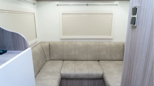 Benimar Tessoro (22 Reg) 2.0 T482 Auto (4 Berth) Image 7