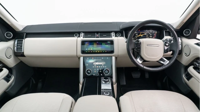 Land Rover Range Rover (70 Reg) 3.0 SDV6 Vogue (Black Pack) Image 2