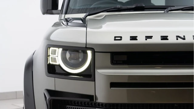 Land Rover Defender (74 Reg) 110 3.0 D350 X-Dynamic HSE (2025 Model) (Bespoke) (VAT Q) Image 6