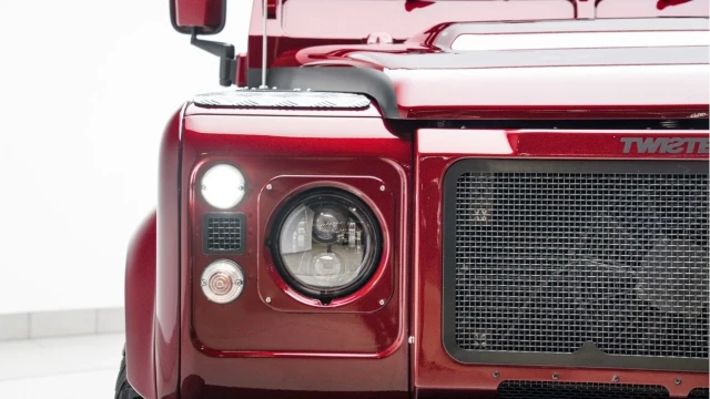Land Rover Defender (16 Reg) Twisted 90 2.2TD Hard Top (+VAT) Image 5