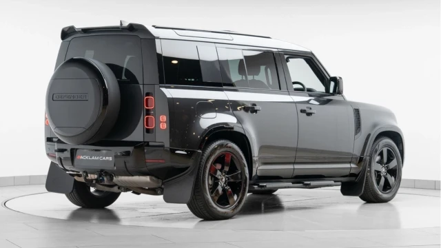 Land Rover Defender (25 Reg) 110 3.0 D250 X-Dynamic SE (Black Pack) Image 6