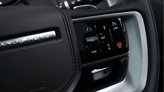 Land Rover Range Rover (23 Reg) 3.0 D300 HSE (Shadow Pack) Image 6