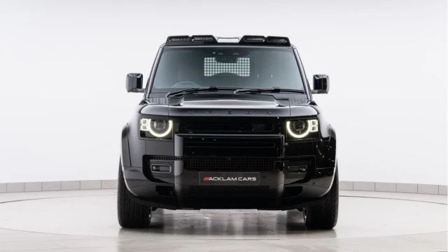 Land Rover Defender (74 Reg) 90 3.0 D250 X-Dynamic HSE Hard Top Commercial  (3 Seat) (Bespoke) (+VAT) Image 7