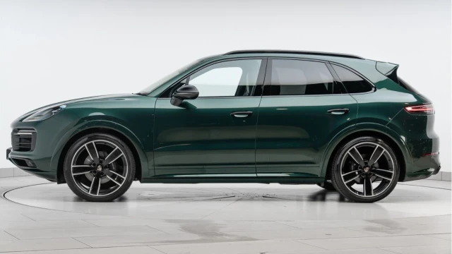 Porsche Cayenne (72 Reg) 3.0 V6 Platinum Edition Image 4
