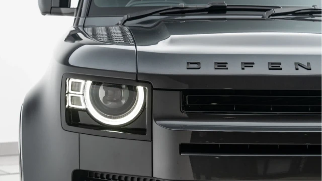 Land Rover Defender (25 Reg) 90 3.0 D350 X-Dynamic HSE Hard Top Commercial (3 Seat) (+VAT) Image 8
