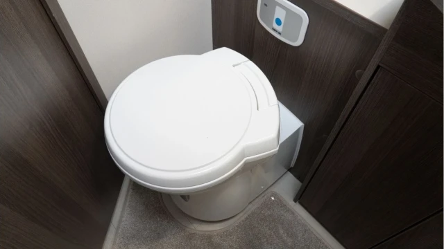 Elddis Encore 255 (23 Reg) 2.2D Automatic (4 Berth) Image 5