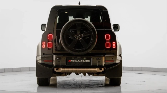 Land Rover Defender (24 Reg) 90 2.0 P300 X-Dynamic HSE (Black Pack) Image 4