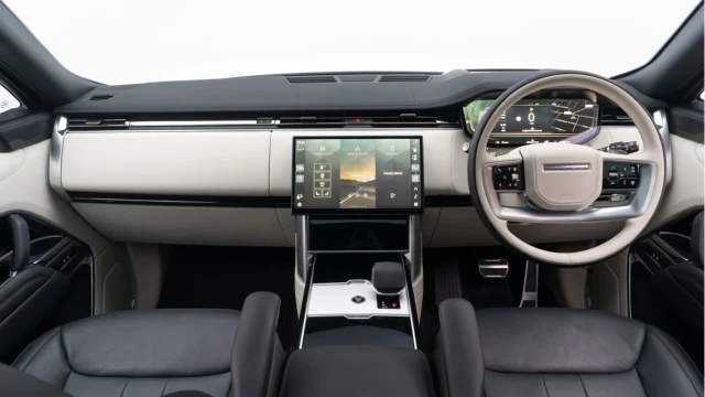 Land Rover Range Rover (74 Reg) 3.0 D300 HSE (Shadow Pack) Image 2