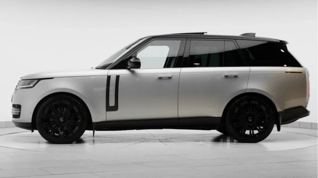 Land Rover Range Rover (72 Reg) 3.0 P400 Autobiography (Shadow Pack) Image 4