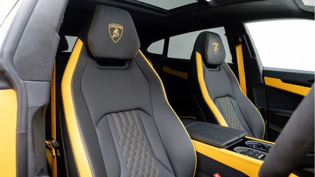 Lamborghini Urus (75 Reg) 4.0 V8 SE Hybrid Image 3