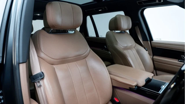 Land Rover Range Rover (72 Reg) 3.0 D350 Autobiography LWB (7 Seat) Image 3