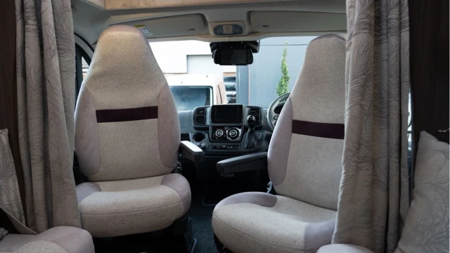 Elddis Encore 250 (23 Reg) 2.2D (Auto) (4 Berth) Image 3