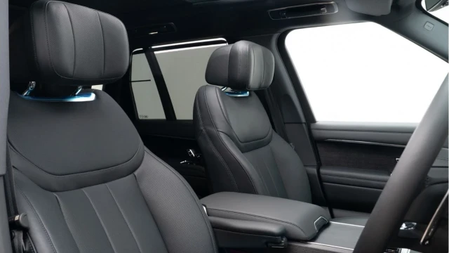 Land Rover Range Rover (73 Reg) 3.0 D350 Autobiography Image 3
