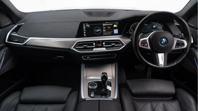 BMW X5 (72 Reg) 3.0 45e M Sport xDrive Image 2