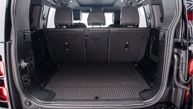 Land Rover Defender (24 Reg) 110 3.0 D300 X-Dynamic HSE (Bespoke) Image 5