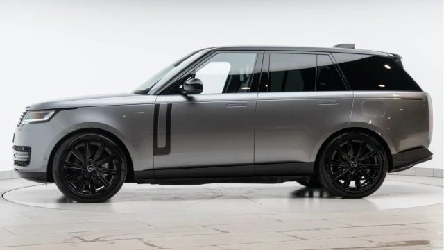 Land Rover Range Rover (72 Reg) 3.0 P440e SE Hybrid (Shadow Pack) Image 3