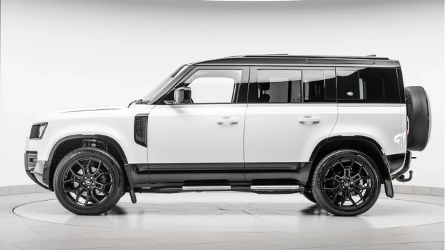 Land Rover Defender (72 Reg) 110 3.0 D250 X-Dynamic S (Black Pack) Image 5