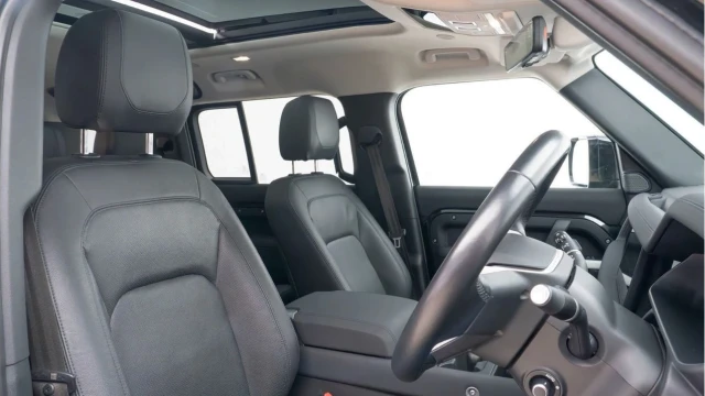 Land Rover Defender (23 Reg) 110 2.0 P400e XS Edition Hybrid Image 3