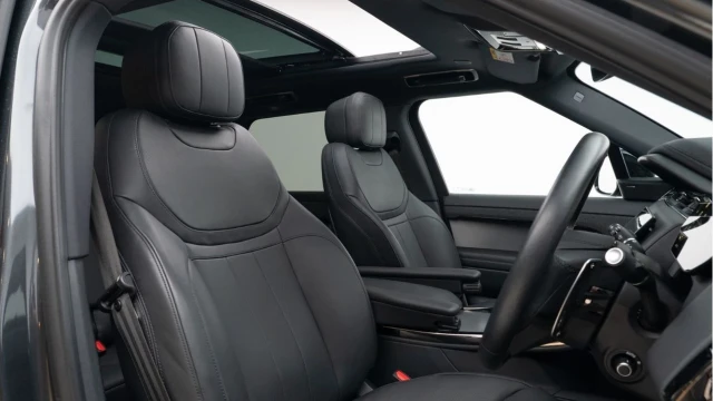 Land Rover Range Rover Sport (73 Reg) 3.0 D300 Dynamic SE (Black Pack) Image 3