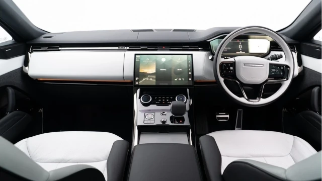 Land Rover Range Rover Sport (73 Reg) 3.0 D300 Dynamic SE Image 2