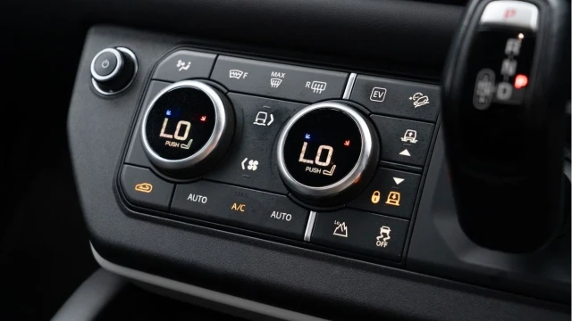 Land Rover Defender (22 Reg) 110 2.0 P400e X-Dynamic HSE Hybrid Image 8