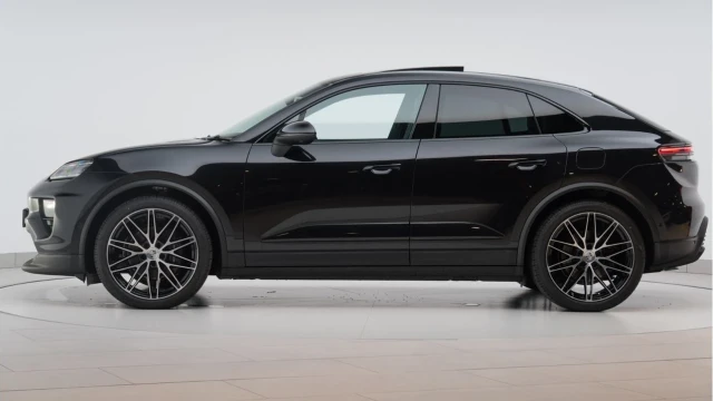 Porsche Macan (74 Reg) 4 Electric (VAT Q) Image 4