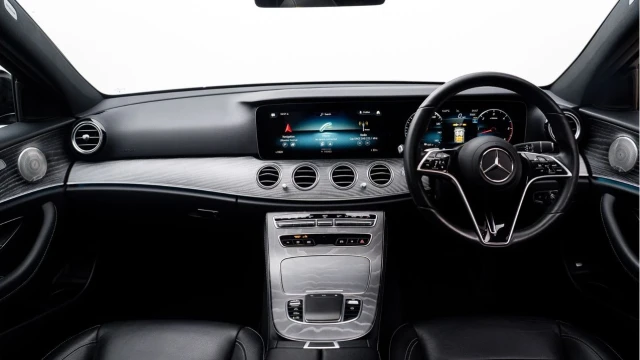 Mercedes-Benz E Class (23 Reg) E400 2.9D AMG Line Night Edition Premium Plus 4Matic Image 2