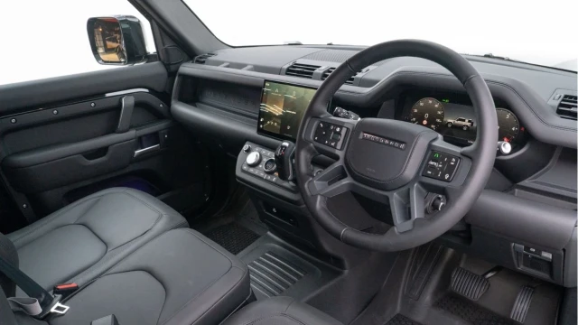 Land Rover Defender (25 Reg) 90 3.0 D350 X-Dynamic HSE Hard Top Commercial (3 Seat) (+VAT) Image 2