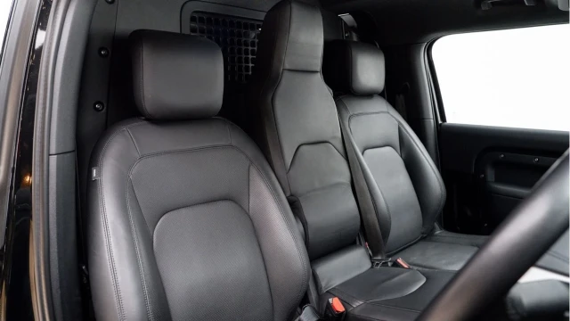Land Rover Defender (74 Reg) 90 3.0 D350 X-Dynamic HSE Hard Top Commercial (3 Seat) (URBAN) (+VAT) Image 3