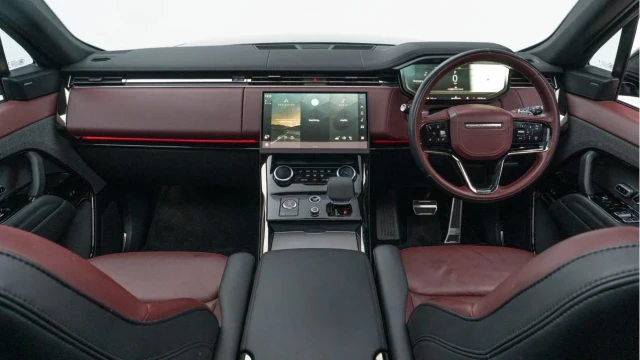 Land Rover Range Rover Sport (23 Reg) 3.0 D300 Dynamic SE (Black Pack) Image 2