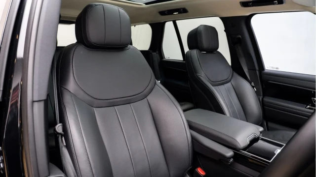 Land Rover Range Rover (75 Reg) 3.0 D350 HSE (Shadow Pack) Image 3