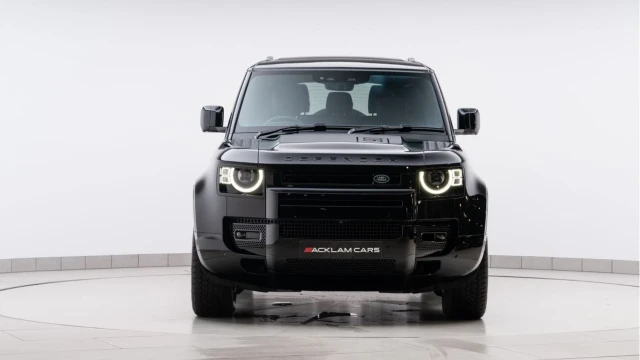 Land Rover Defender (74 Reg) 90 3.0 D350 X-Dynamic HSE (Black Pack) Image 6