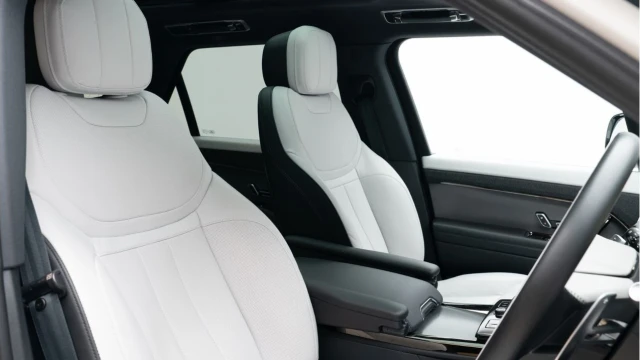 Land Rover Range Rover Sport (73 Reg) 3.0 D300 Dynamic SE Image 3
