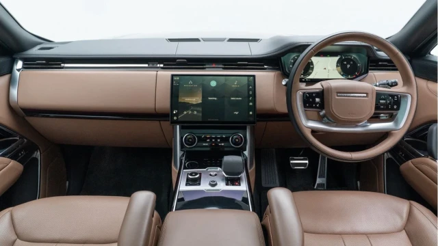 Land Rover Range Rover (23 Reg) 3.0 D350 Autobiography LWB (7 Seat) Image 2