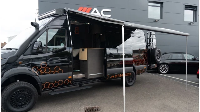 SportTec S-T-A-R Adventure Ready (25 Reg) 2.0D 4x4 (Auto) (4 Berth) Image 2