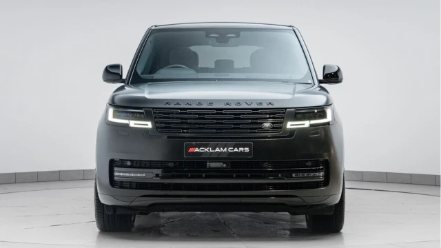 Land Rover Range Rover (72 Reg) 3.0 D300 SE (Black Pack) Image 4