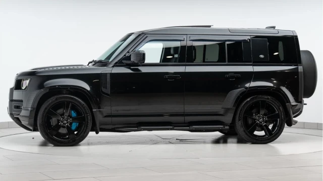 Land Rover Defender (71 Reg) 110 5.0 V8 P525 Image 4