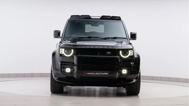 Land Rover Defender (25 Reg) 110 3.0 D350 X-Dynamic HSE Hard Top Commercial (Bespoke) (+VAT) Image 5