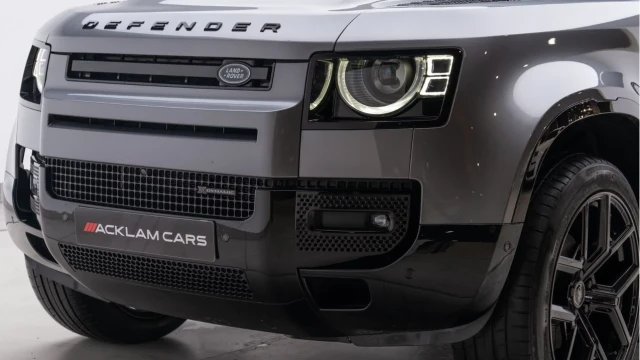 Land Rover Defender (23 Reg) 90 3.0 D250 X-Dynamic SE (Black Pack) Image 8